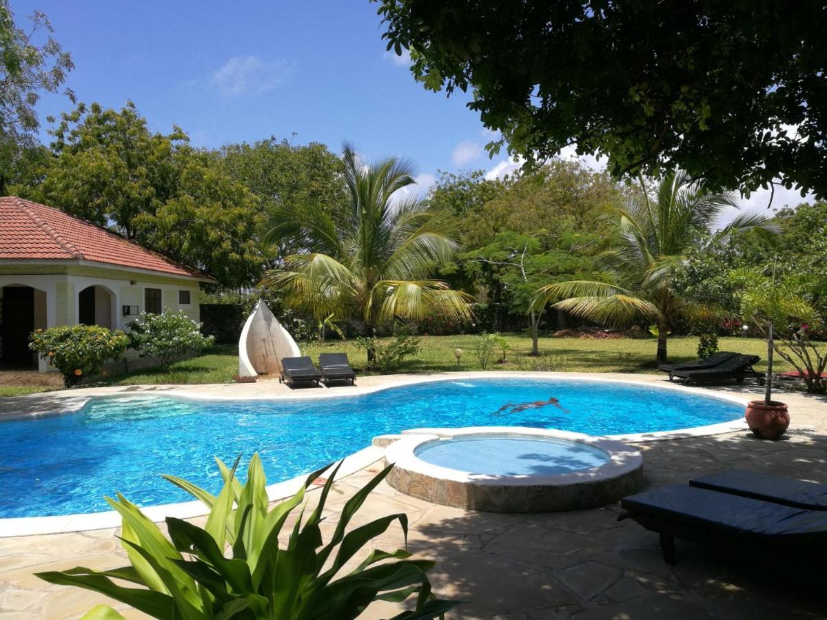 Safina Cottages Diani Beach Exterior foto